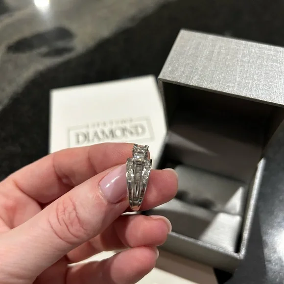 Zales Silver PAST PRESENT FUTURE anniversary Diamond Ring - Picture 4 of 11